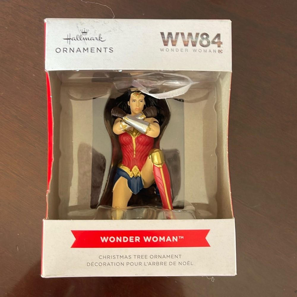 New hallmark, WW 84 wonder woman DC comics Christmas tree ornament